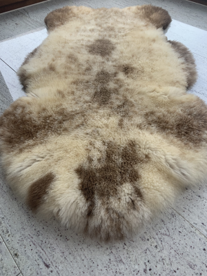 Saueskinn - Meliert - Stracciatella - beautiful-meliert-stracciatella-sheepskin-adam-leather