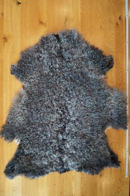 Saueskinn - Gotland - beauty-grey-fluffy-sheepskin