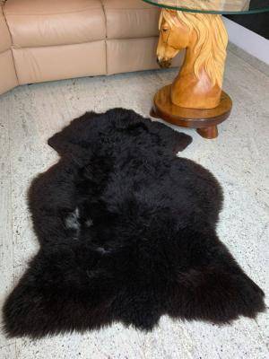 Saueskinn - Polske   - black-sheepskins-polish-adam-leather
