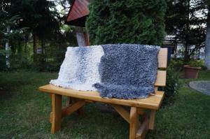 Saueskinn - Gotland - fluffy-gotland-sheepskin-outside