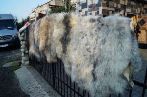 Saueskinn - Melerade - fluffy-melerade-sheepskin