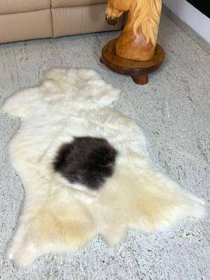 Saueskinn - Polske   - white-black-polka-dot-polish-sheepskins-adam-leather