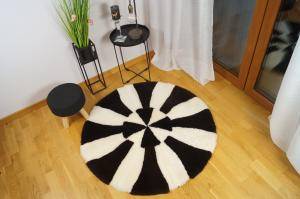 Saueskinn - Runde tepper - stunning-round-carpets-sheepskin-adam-leather