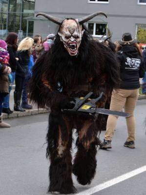 Saueskinn - Langhåret saueskinn til Krampus-kostyme - modernerkrampuskrnten3