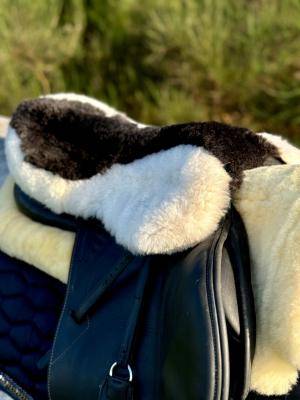 Saueskinn - Saddle Covers for Ryttere - saddle-cover-sheepskin1