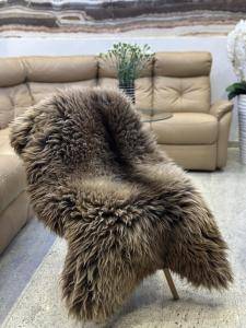 Saueskinn - Hollandske brungrå saueskinn Adam-Leather