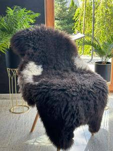 Saueskinn - Naturlig skjønnhet og komfort av Adam-Leather saueskinn